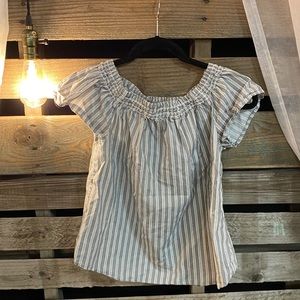 Como Vintage Off the Shoulder Top!